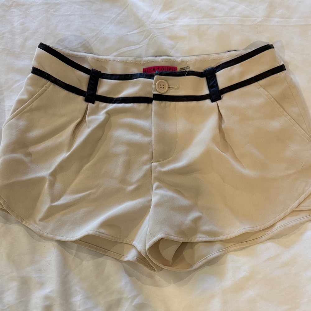 Alice + Olivia Cady Shorts 6 - Picture 2 of 8